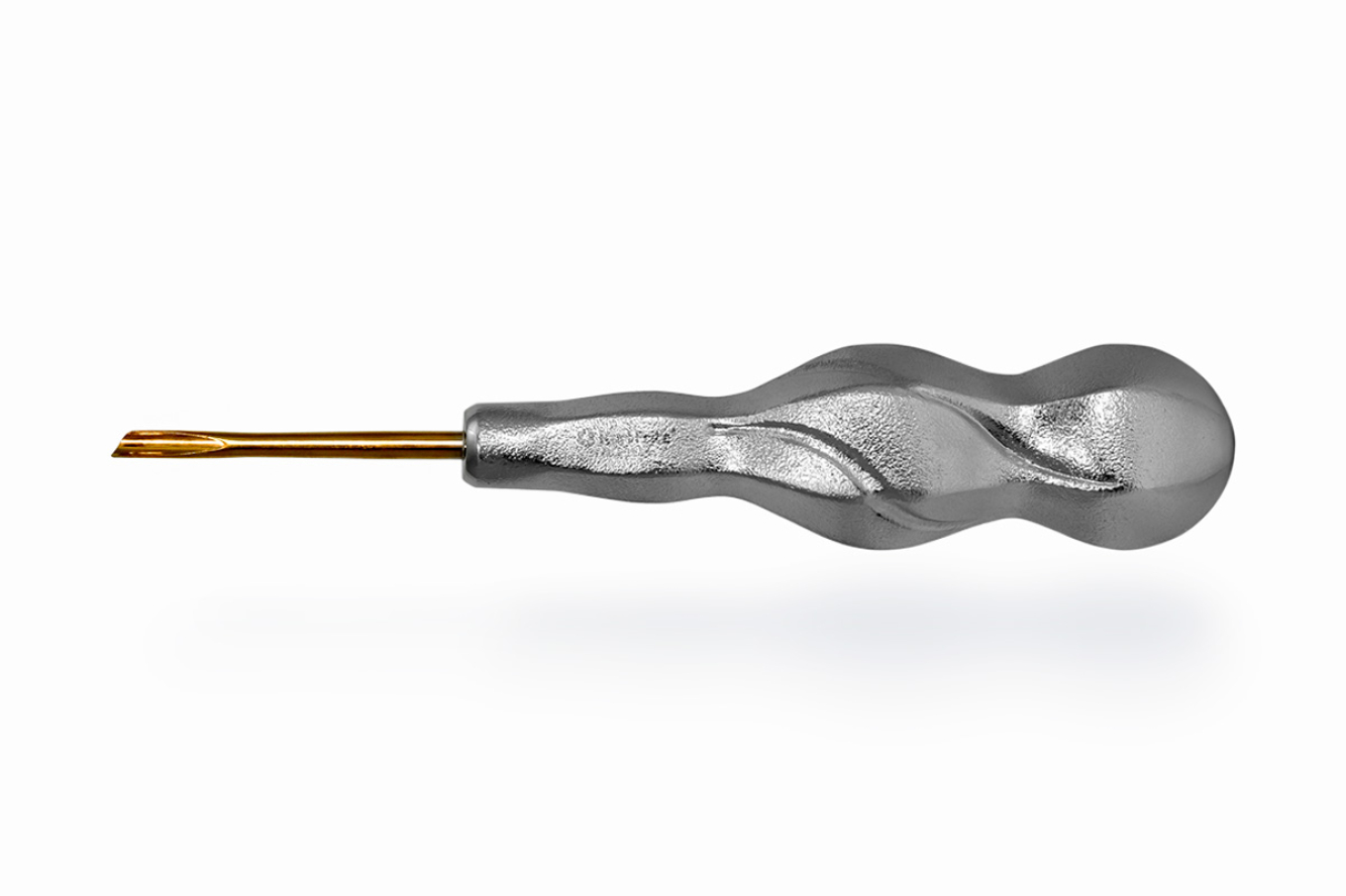 Гибкий люксатор серии EASY с микрозубцами.
Назначение: разрезание периодонта.